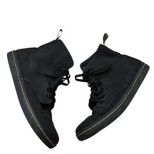 Women’s 9 Dr. Martens Shoreditch black canvas boots.